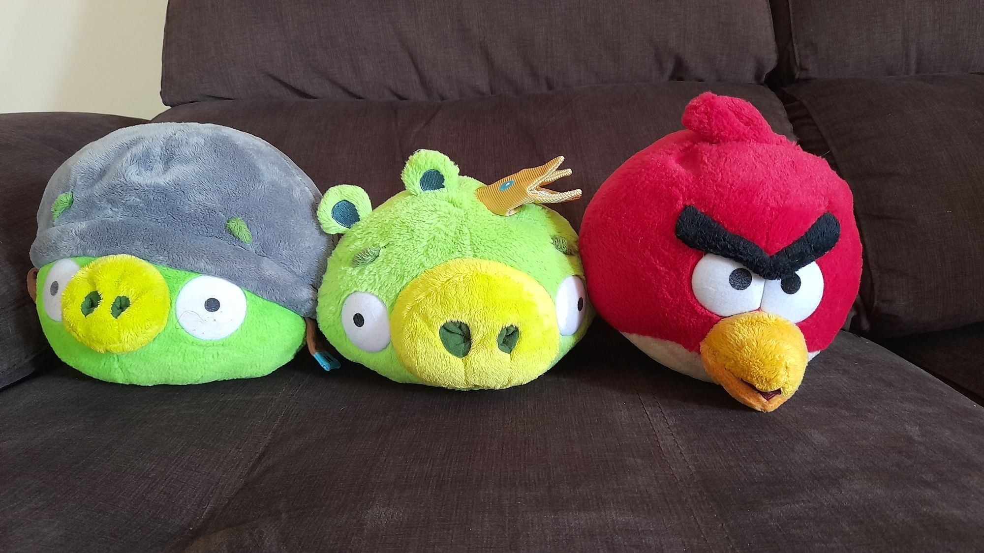 Vendo conjunto de 6 peluches angry birds