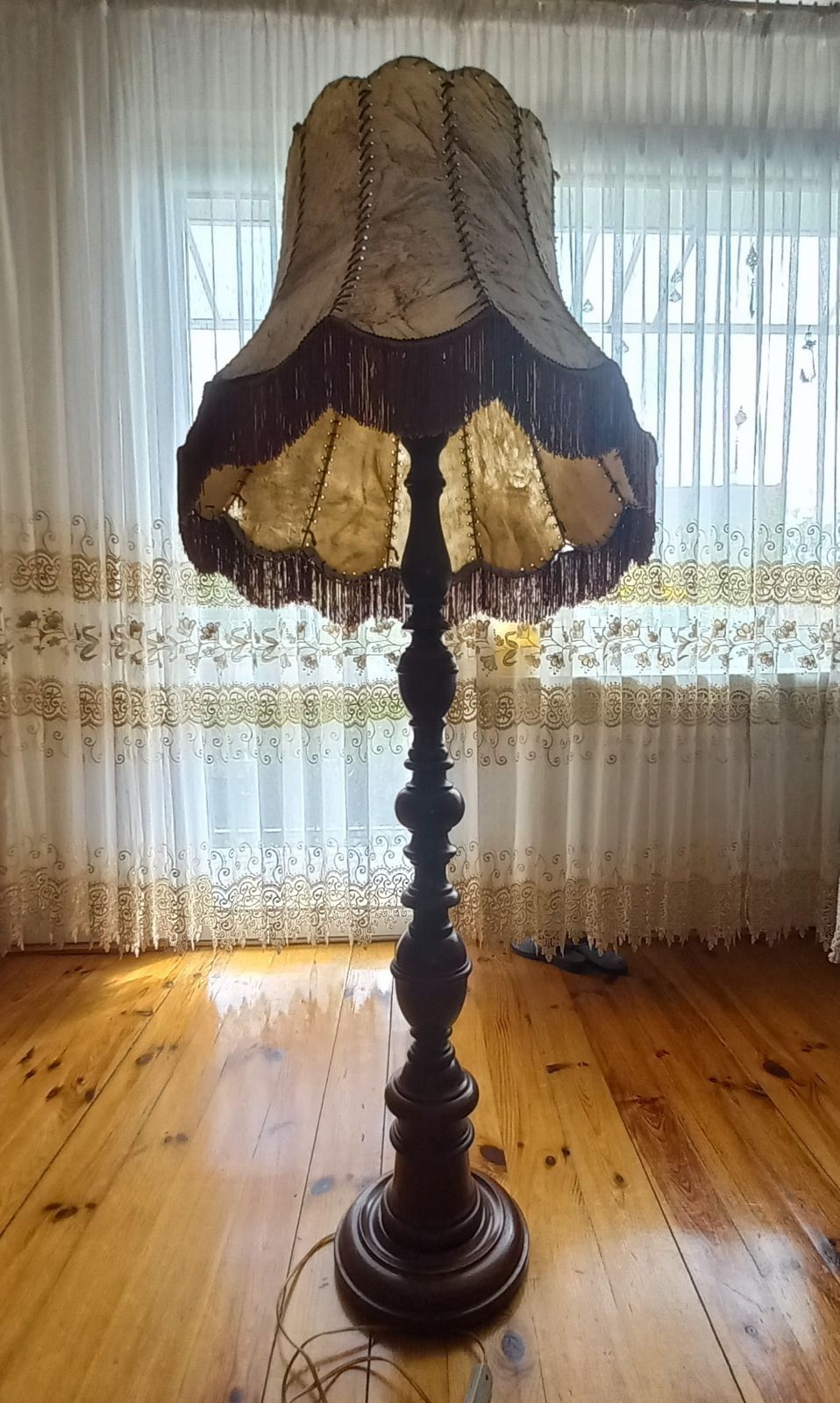 Lampa stojąca w stylu holenderskim