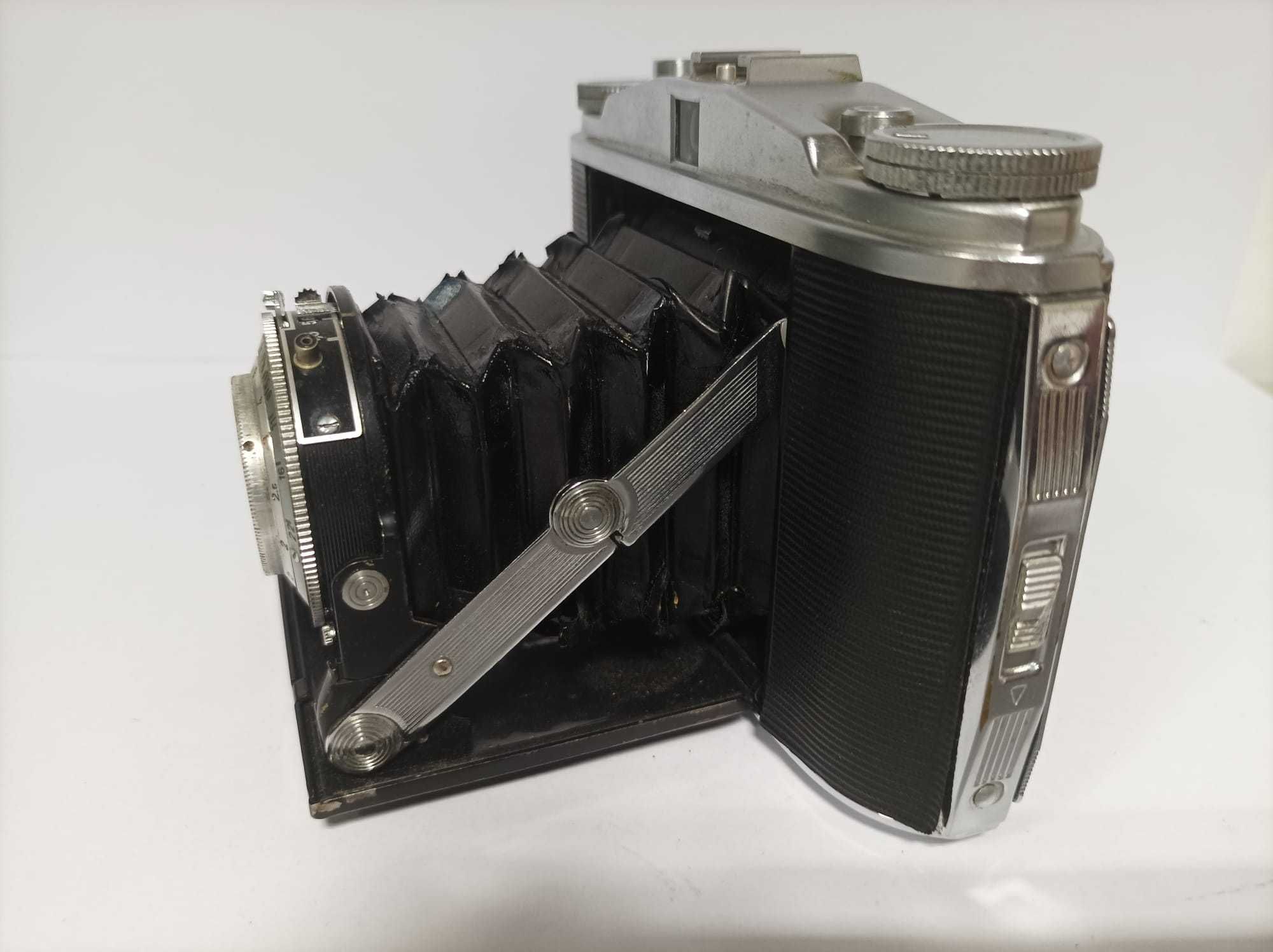 Máquina fotográfica de fole antiga - AGFA Isolette II
