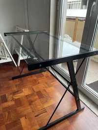 Mesa secretária com tampa de vidro