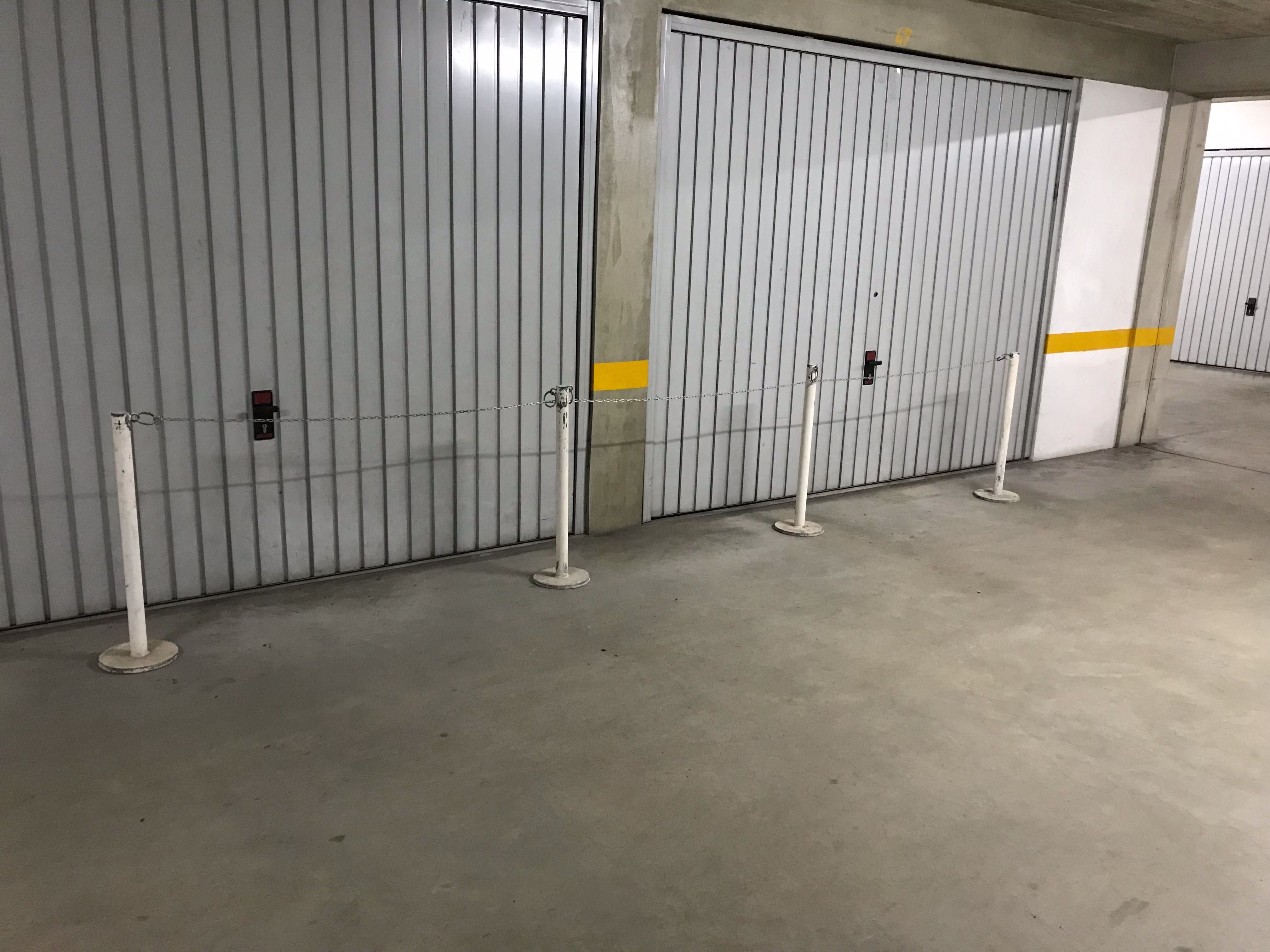Postes barreira limitadores com corrente mecos espaço loja ou garagem