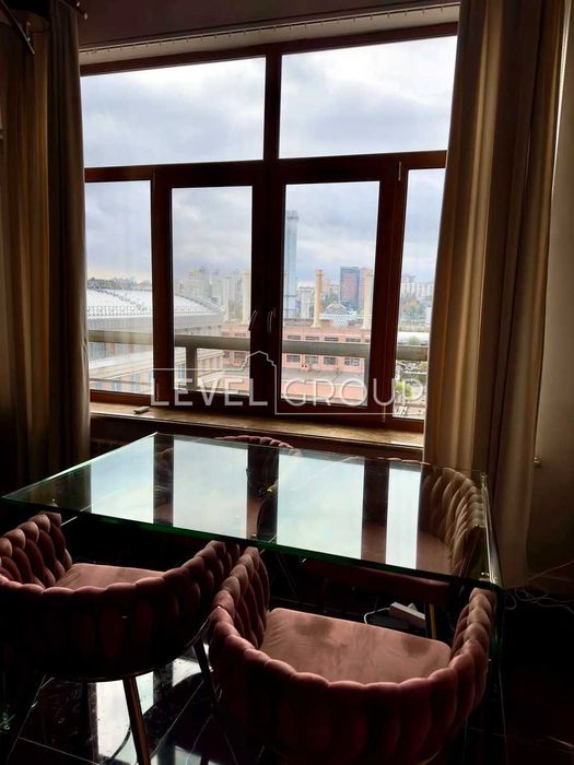 чудова квартира з паркінгом та бомбосховищем