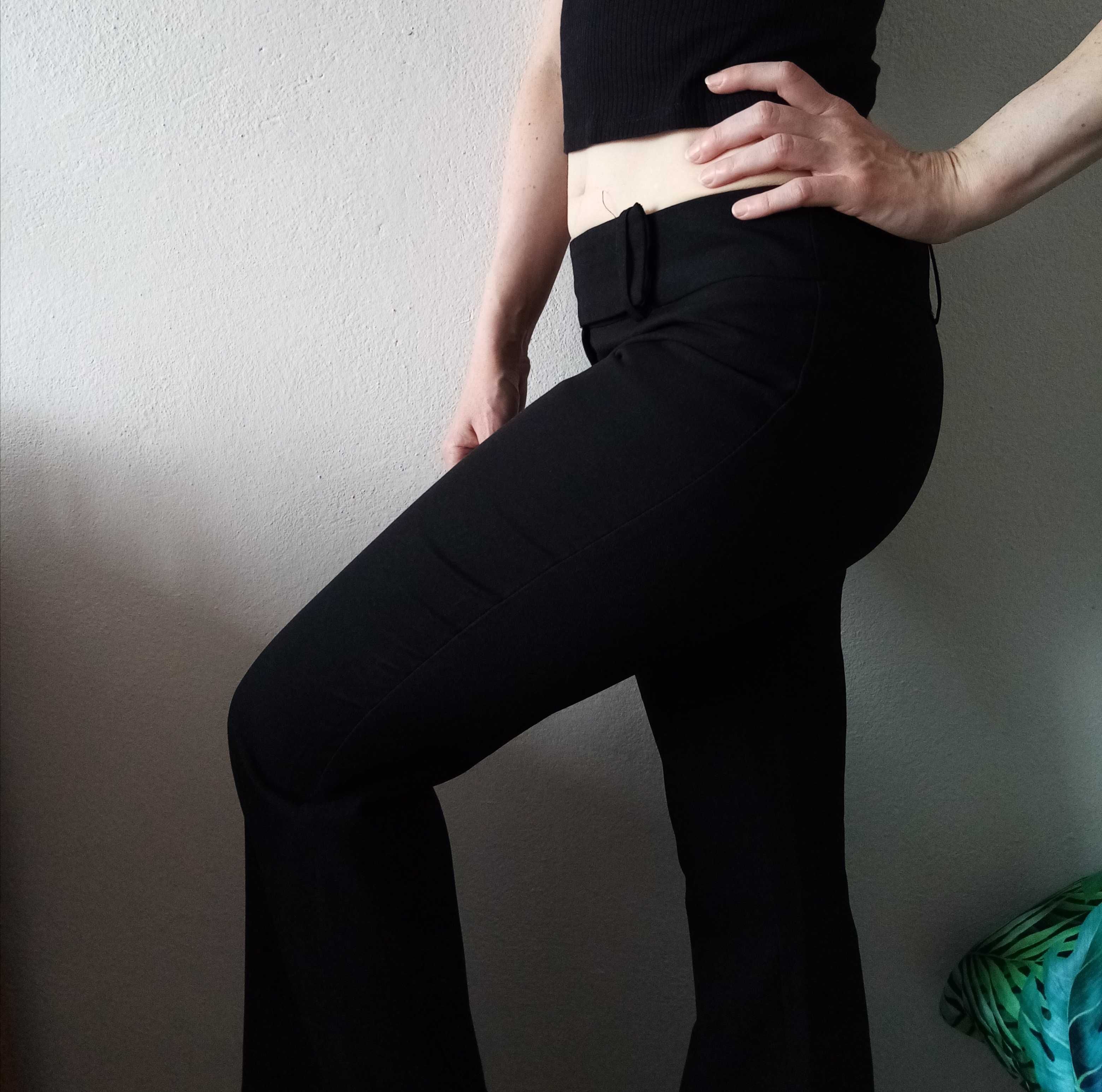 Modne szerokie spodnie czarne eleganckie biodrówki