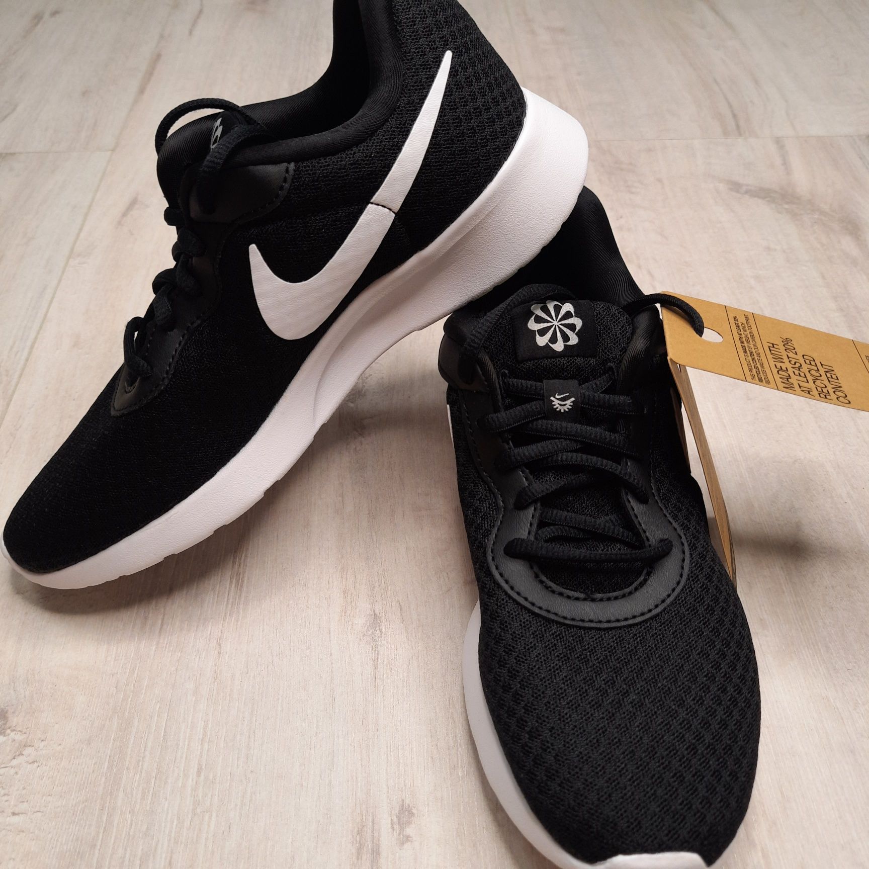 Кросівки жіночі Nike Tanjun Easyon DV7786-001
