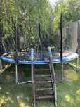 Trampolina 430 cm średnicy, porządna konstrukcja ze stali nierdzewnej.