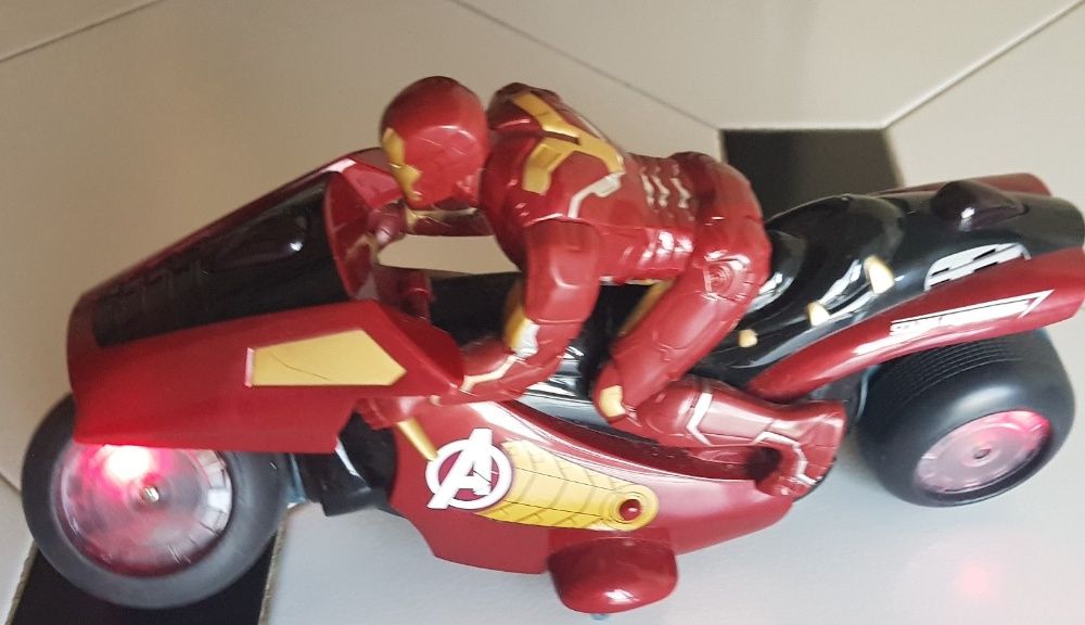 Moto telecomandada do Iron Man Avengens Disney DIVERTIDA