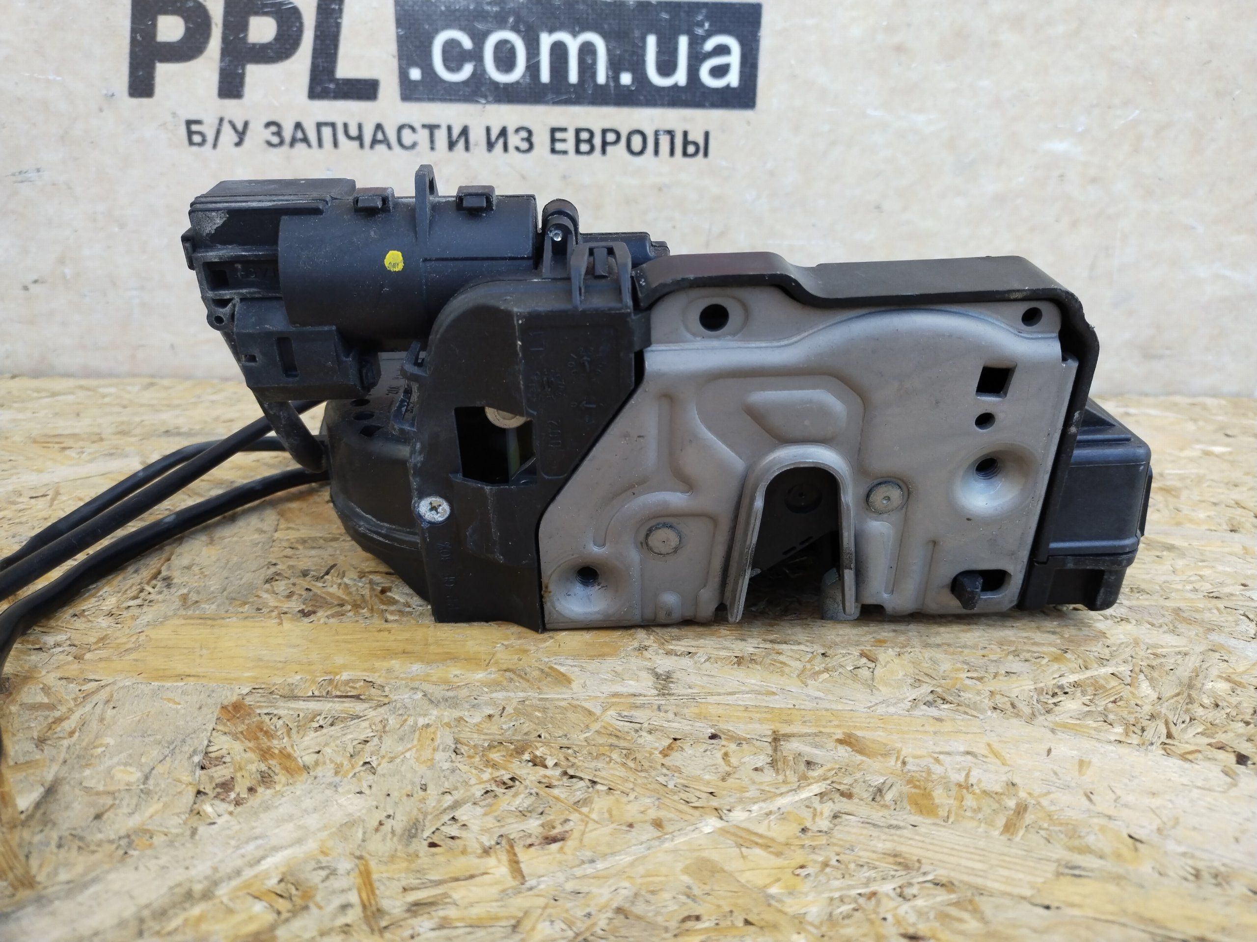 Mercedes CLS W219 C219 2004-2010 замок двери задней левой 4 pin