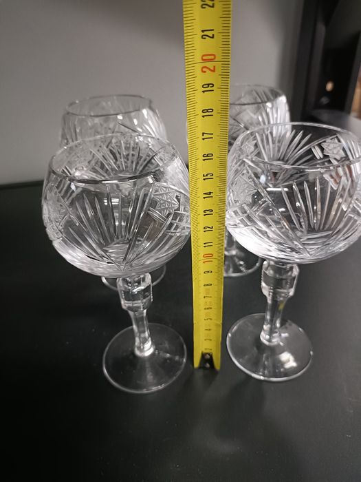 Cztery kryształowe kieliszki