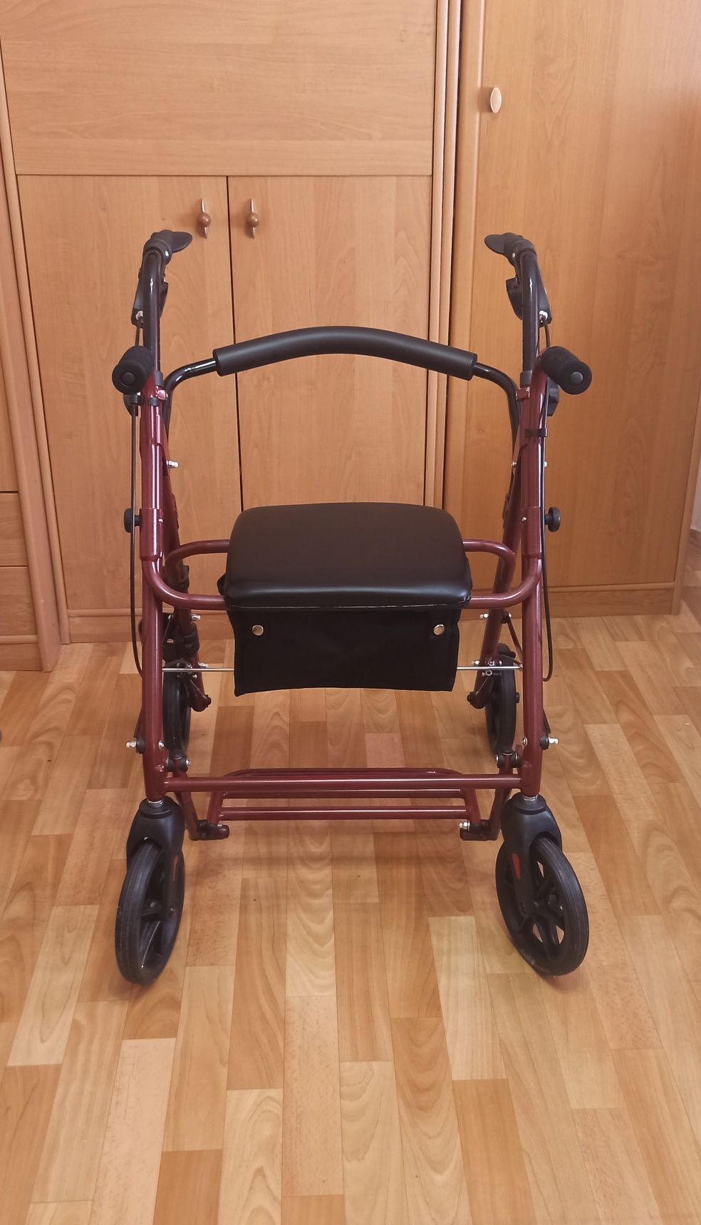 Chodzik czterokołowy z siedziskiem VITEA CARE ROSE