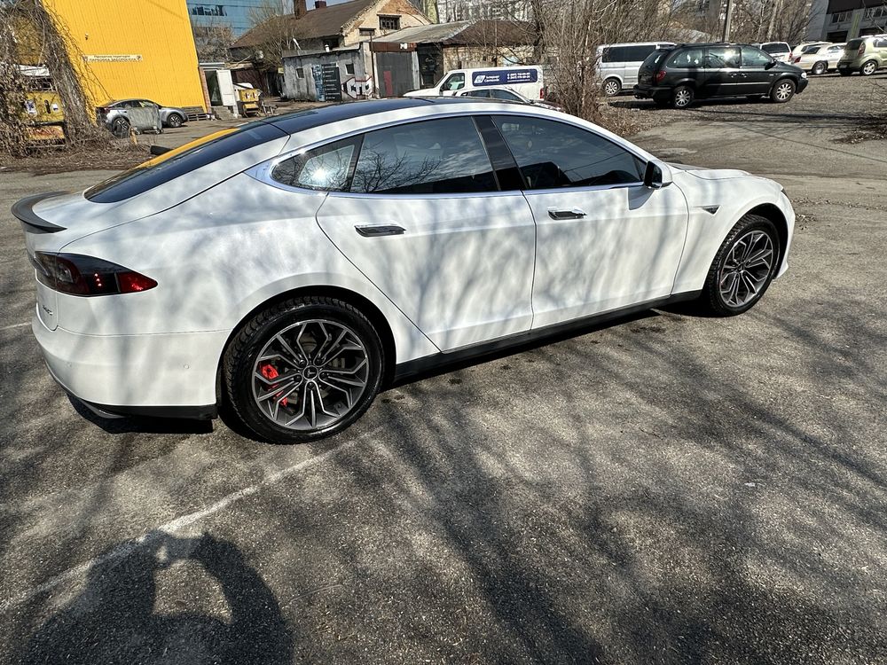 Tesla P 85 D Perfomens 12 місяць 14 року