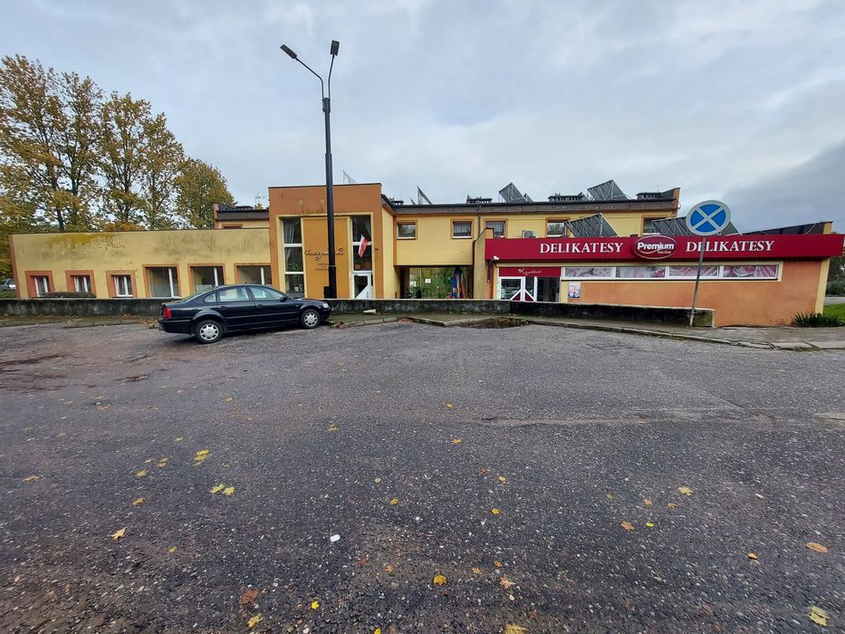 Hotel pracowniczy i sklep spożywczy w Czymanowie