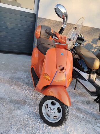 Kultowa Vespa Piaggio 125 ET4 - piękny unikatowy kolor