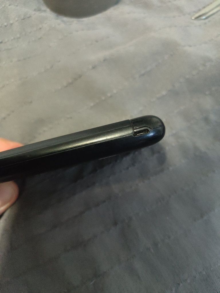 Powerbank pojemność 10000 mAh moc 15 W ładowanie micro USB C bateria