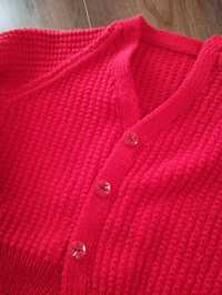 Czerwony sweterek dziewczęcy