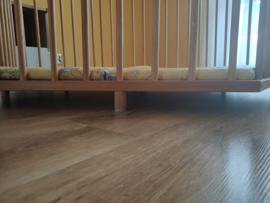 Kojec drewniany dla dziecka