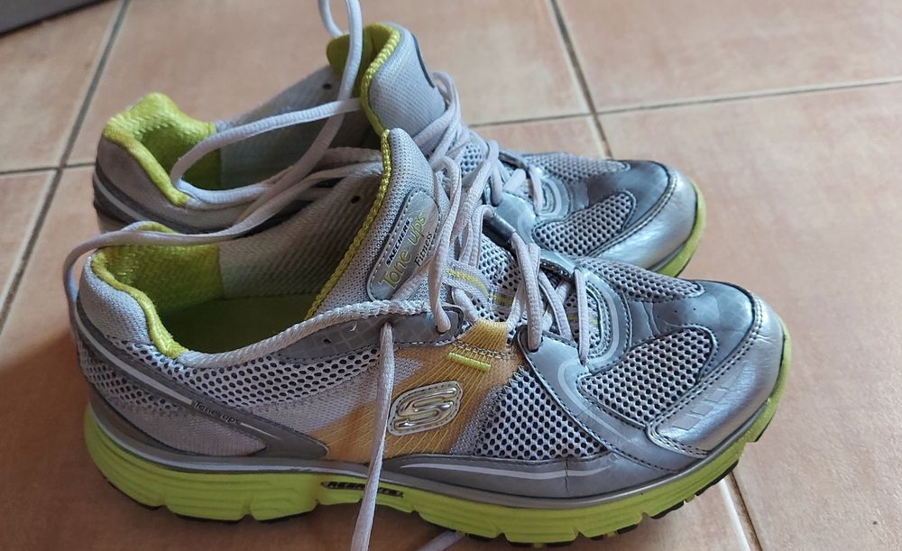Skechers tone-ups