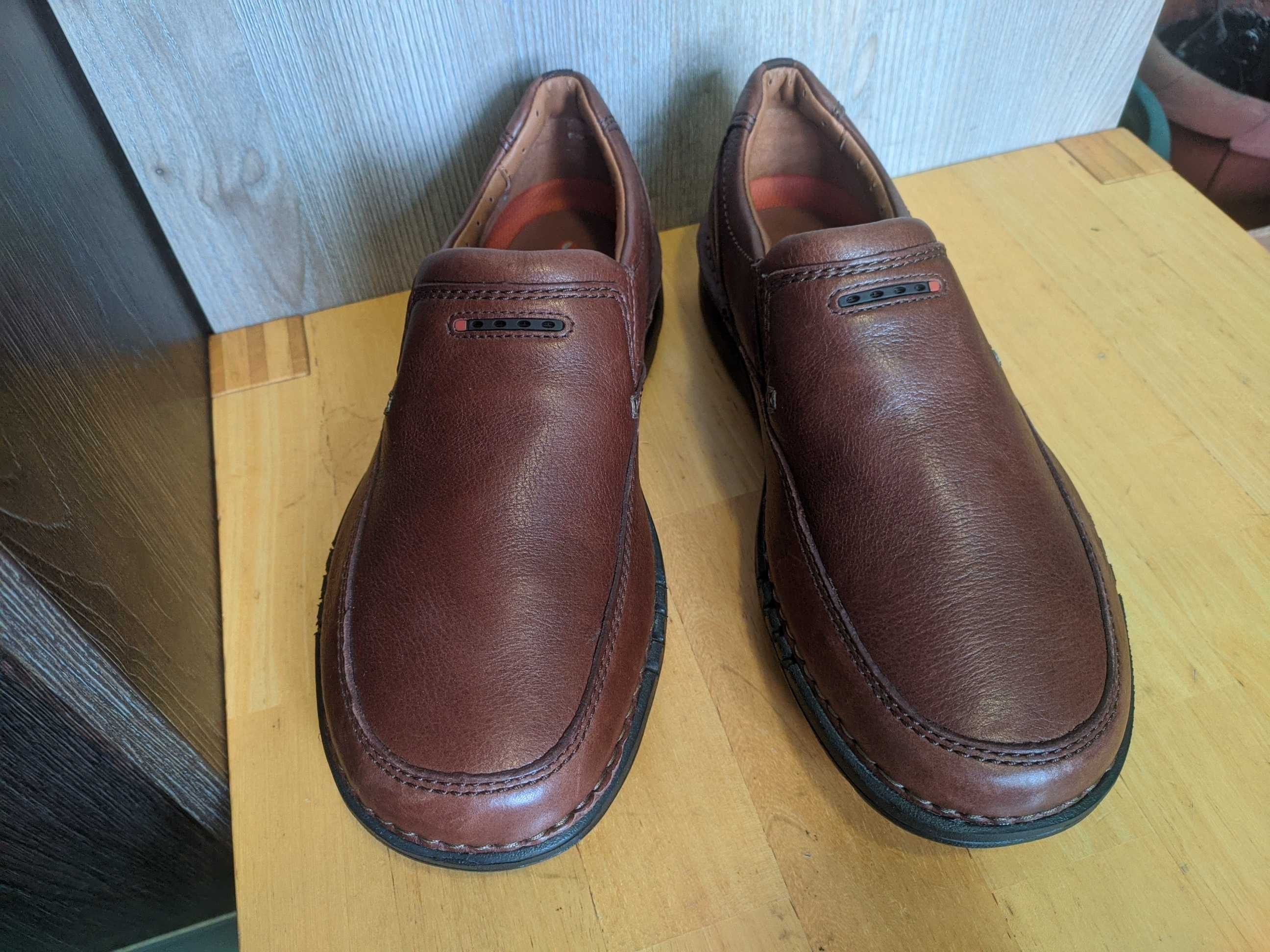 Clarks - шкіряні туфлі мокасини кросівки