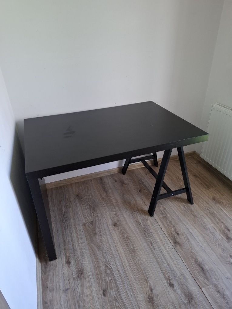 Eleganckie biurko w dobrym stanie