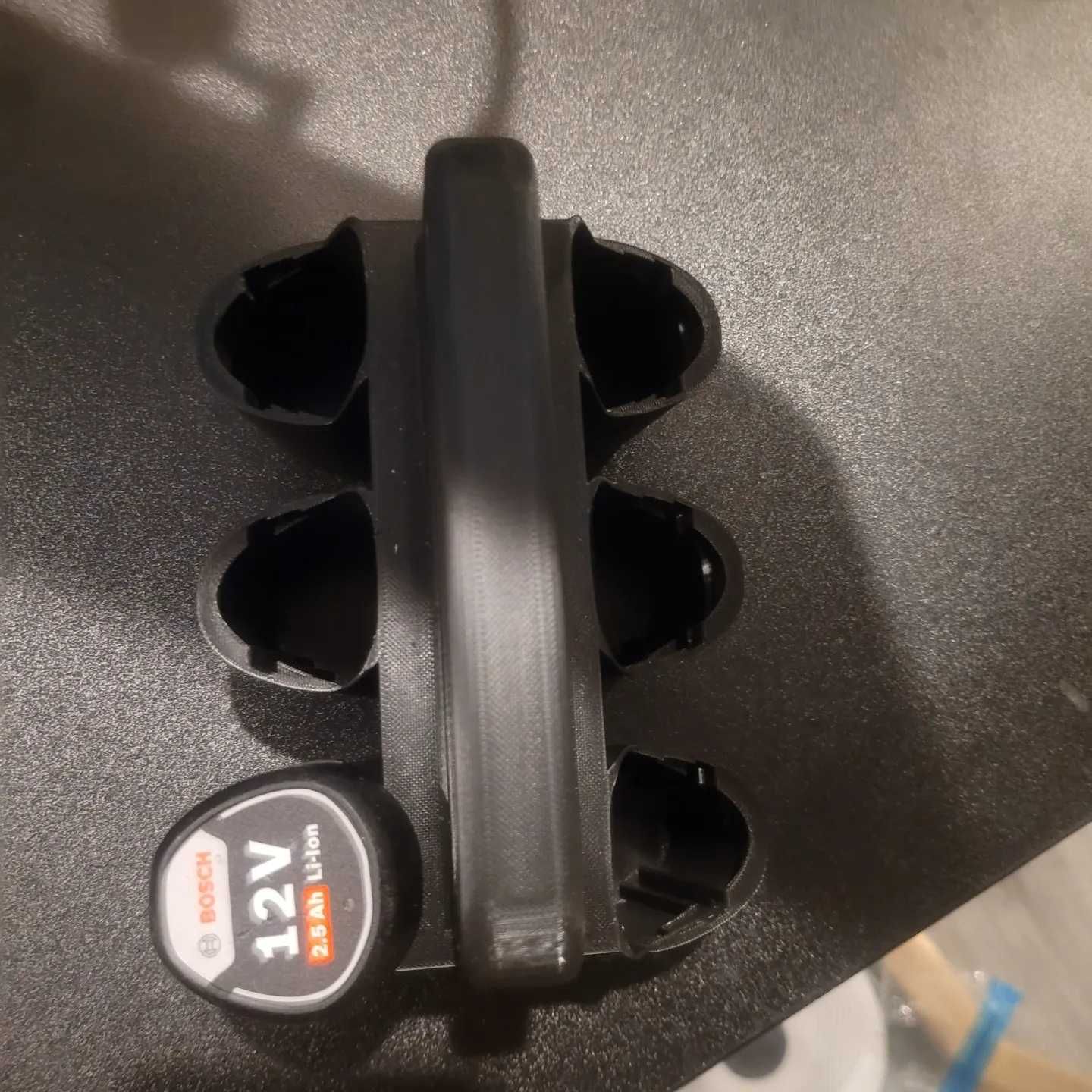 Uchwyt na akumulatory Bosch 12V – organizer na 6 sztuk – druk 3D