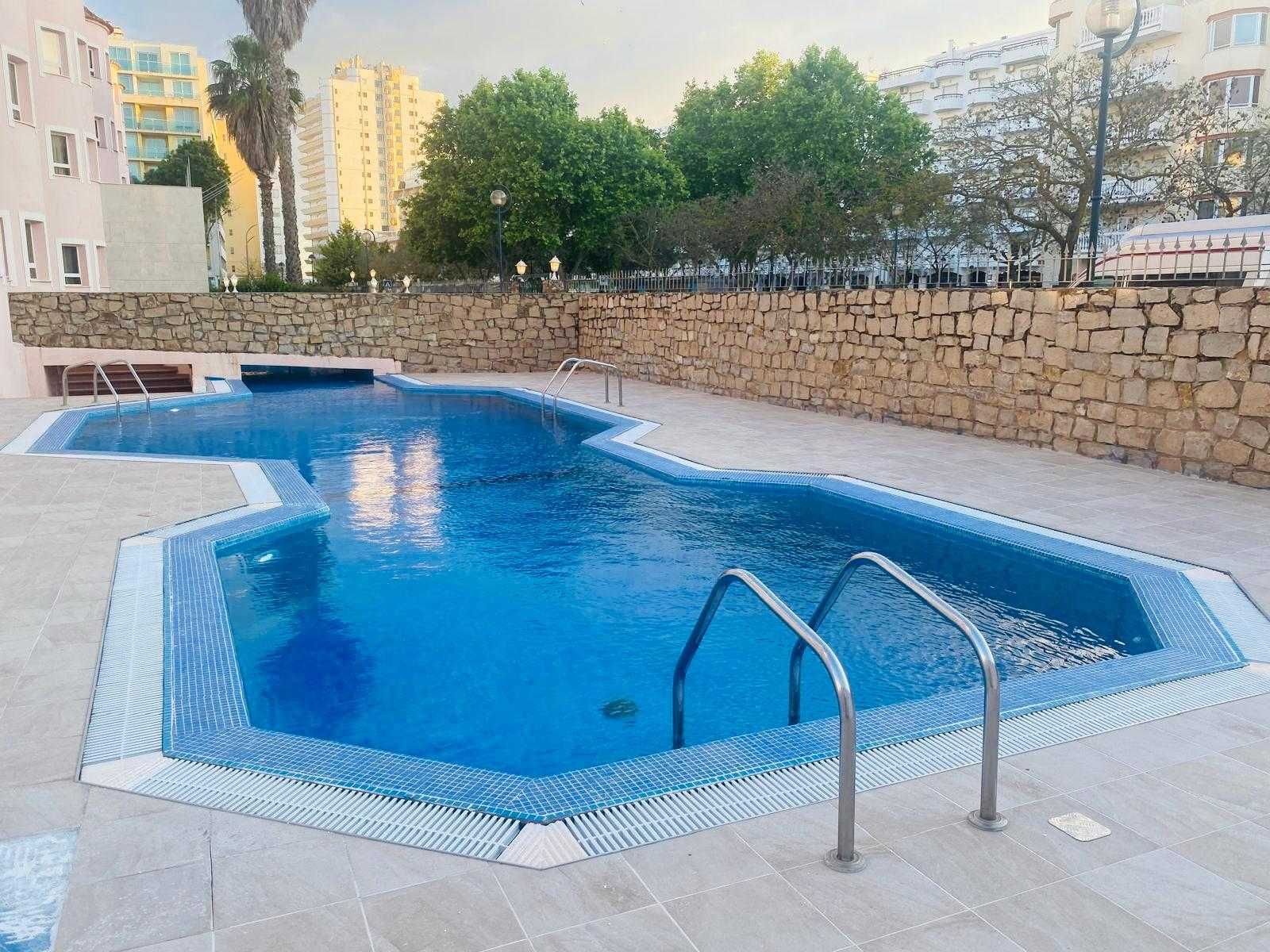 T2 C/Piscina| 27 Set-04 OUT|  em Monte Gordo