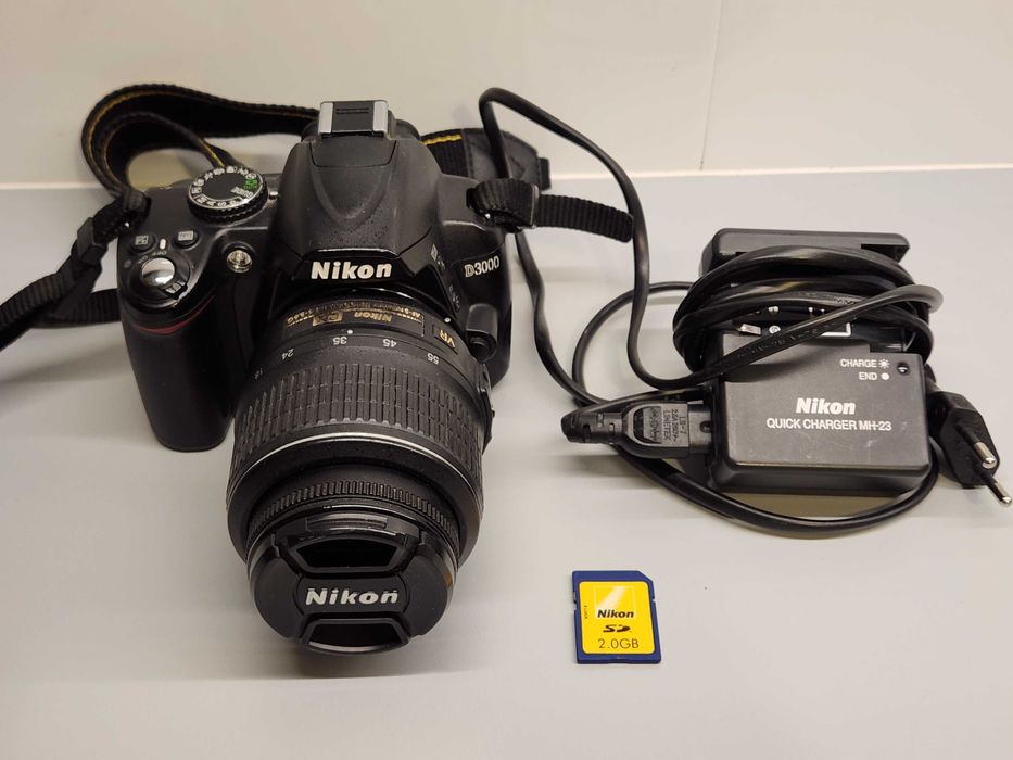 Lustrzanka Nikon D3000 + 18-55 VR