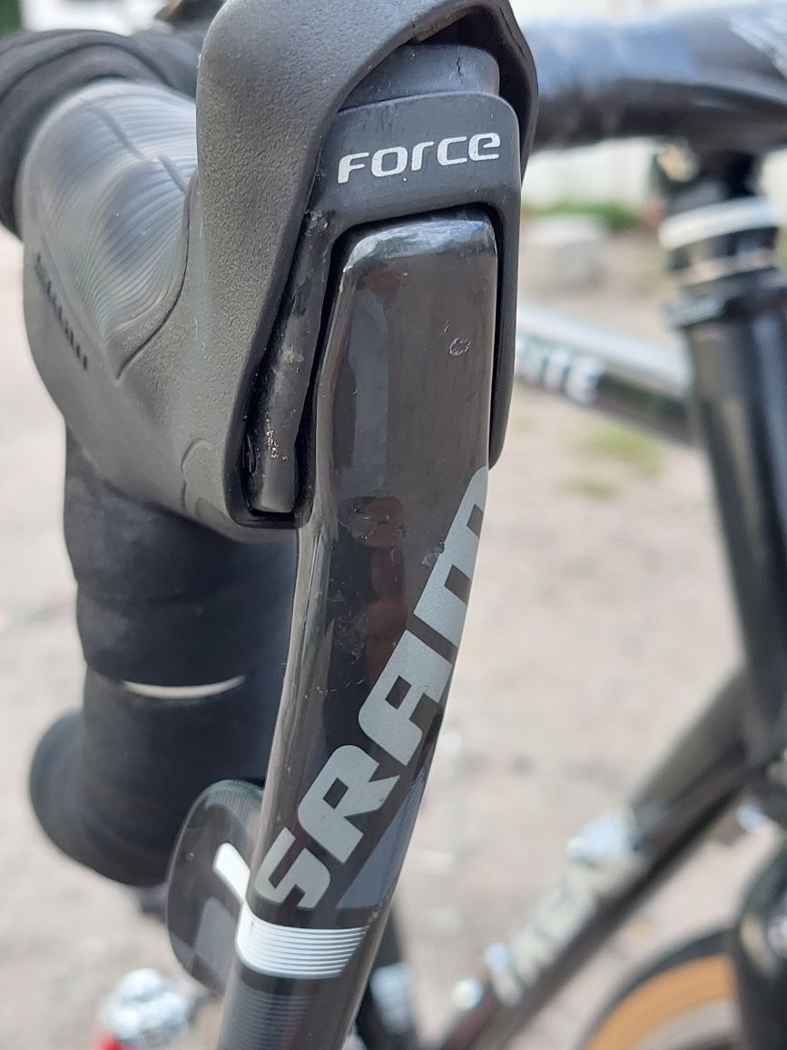 Rower szosowy carbon karbon kolarzówka Trek sram Force Ultegra