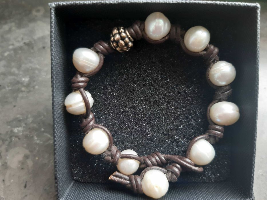 Pulseira pérolas, prata e couro, nunca usada
