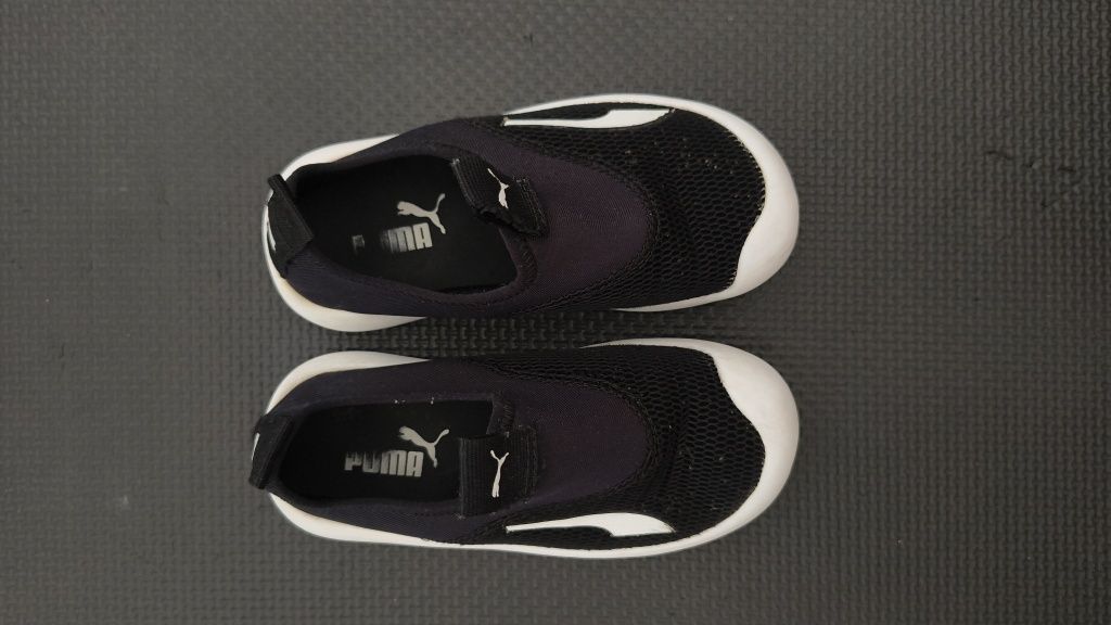 Czarne przewiewne wsuwane adidasy Puma aqua cat rozmiar 28