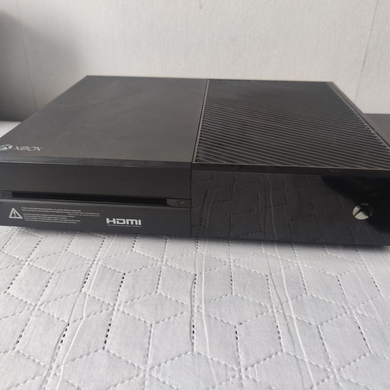 Xbox One + pad przewodowy