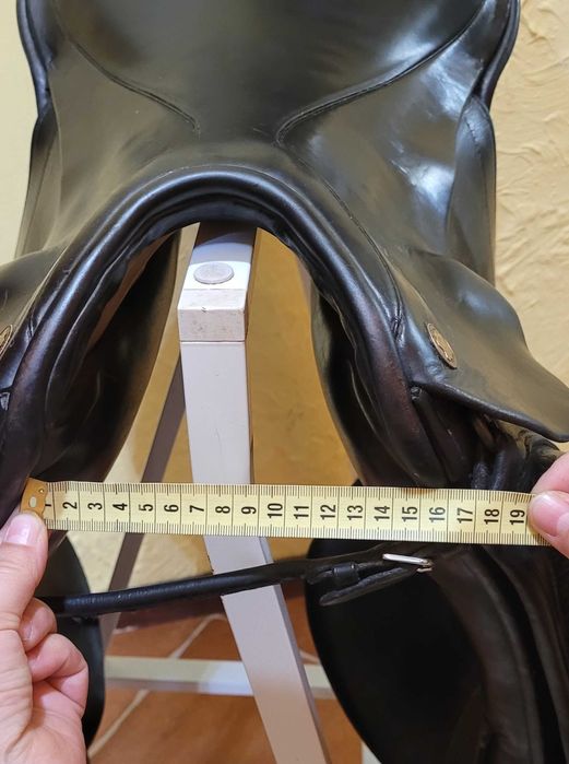 sprzedam Siodło ujeżdżeniowe Hennig siedzisko 18