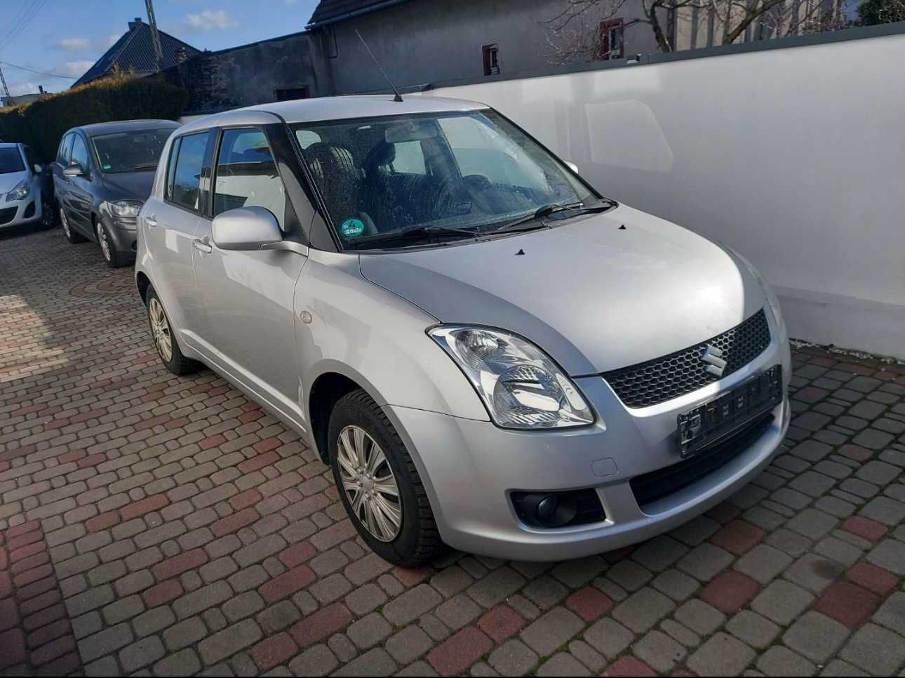suzuki swift 1.3/5 drzwi/klima/po oplatach