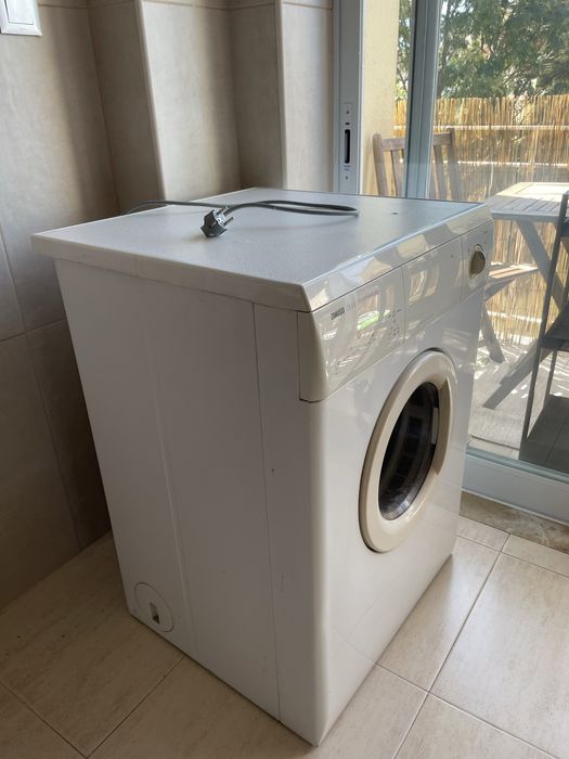 Maquina de Sacar Roupa Zanussi