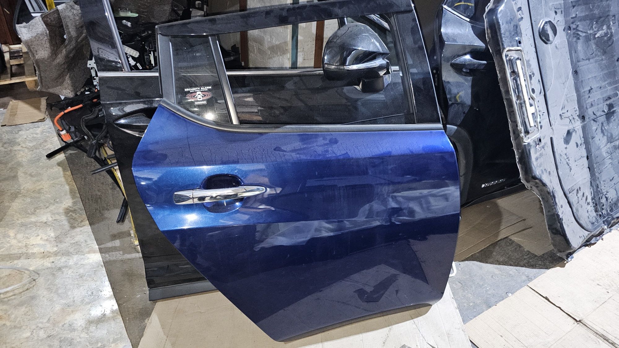 Двері Nissal Leaf 2 ze1 2018 дверка