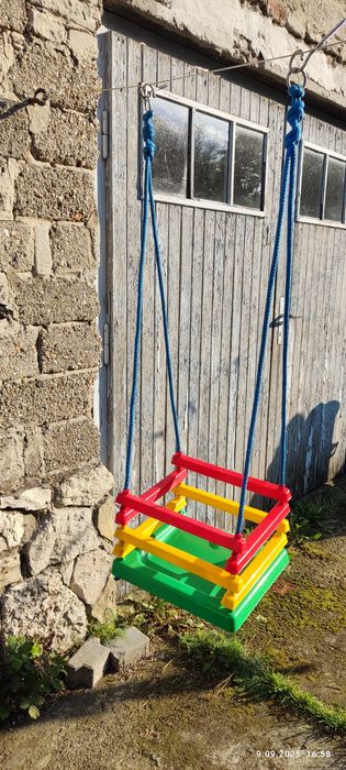 Huśtawka dla dziecka plastikowa