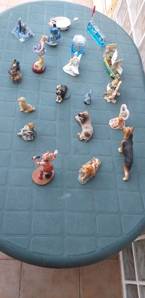 Estatuetas em porcelana