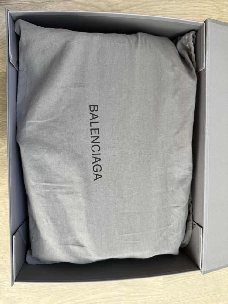 Продам женскую сумку Balenciaga