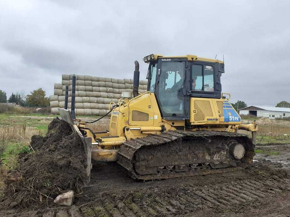 Wynajem/ usługi spycharką KOMATSU. Niwelacje terenu, odhumusowywanie.