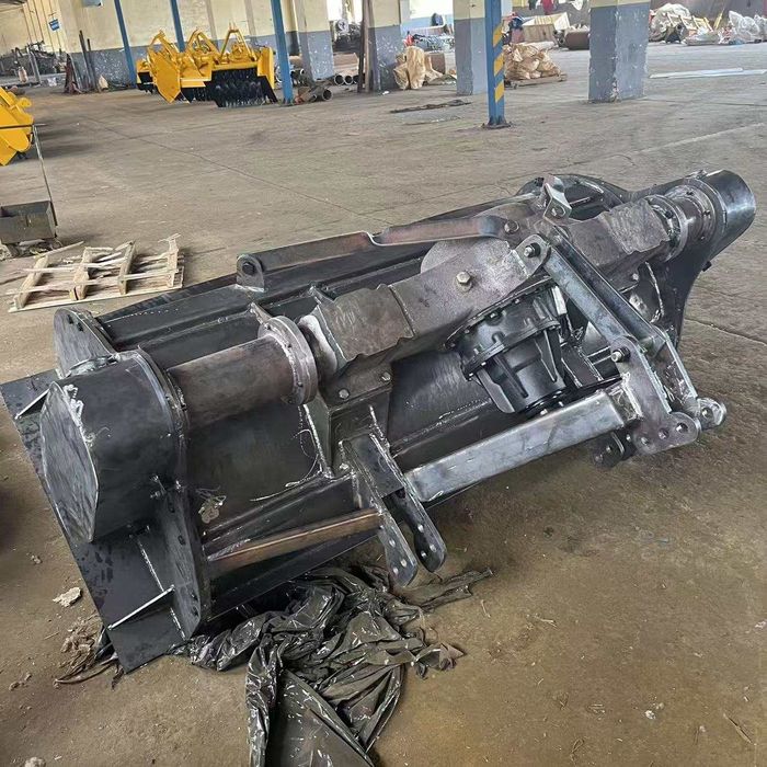 Mulczer leśny kruszarka rozdrabniacz drzew  pni korzeni do 35cm głebok