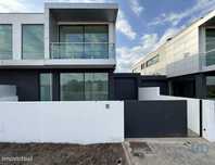 Casa / Villa T4 em Oliveirinha de 199,00 m2