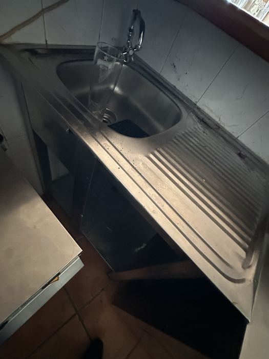 Varias bancadas e balcão frigorifico em inox