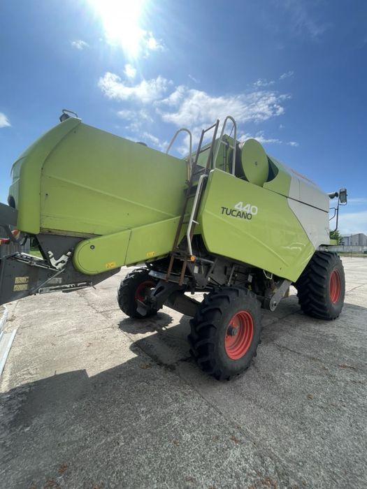 Комбайн Claas Tucano 440