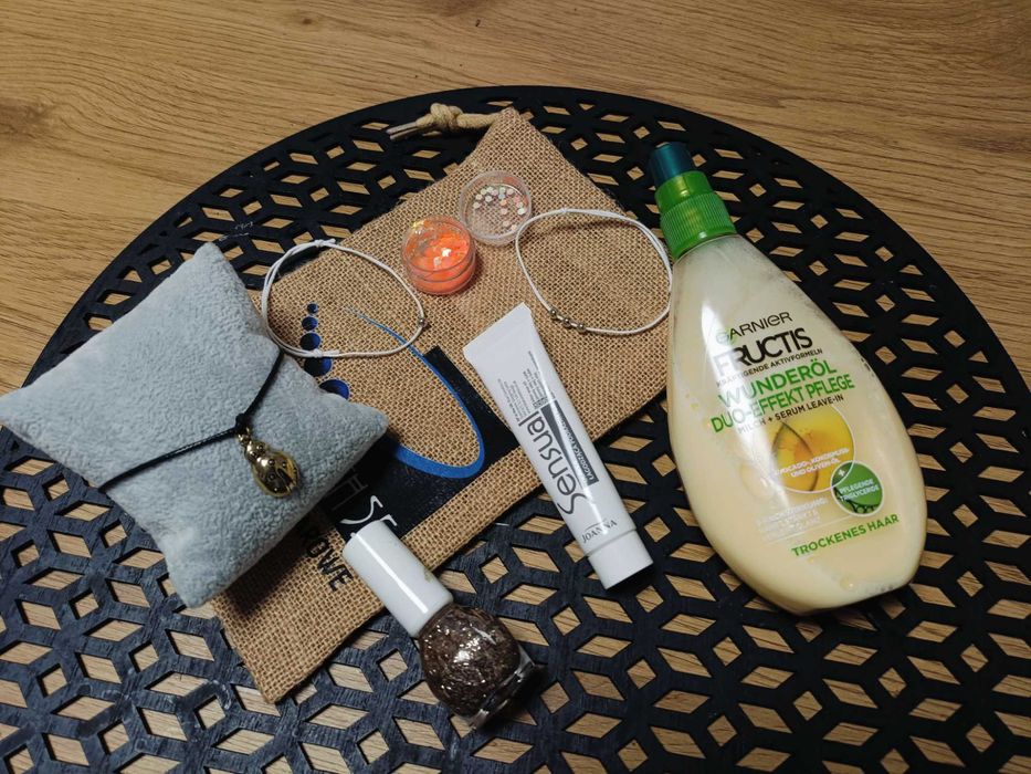 Kosmetyki i bransoletki gratis Garnier spray do włosów