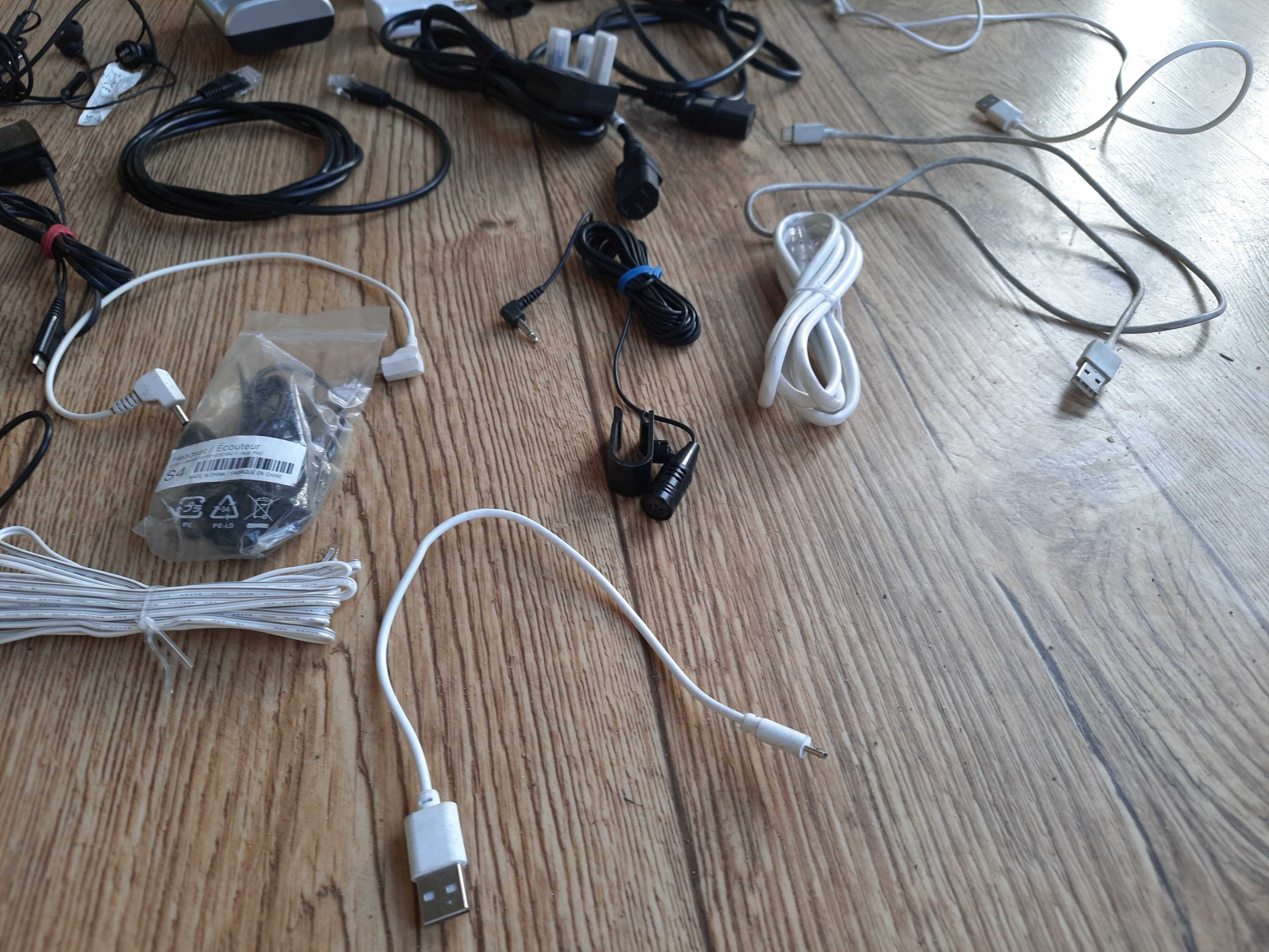 Kabel USB-C kabel sieciowy słuchawki przejściówki ładowarka Warszawa
