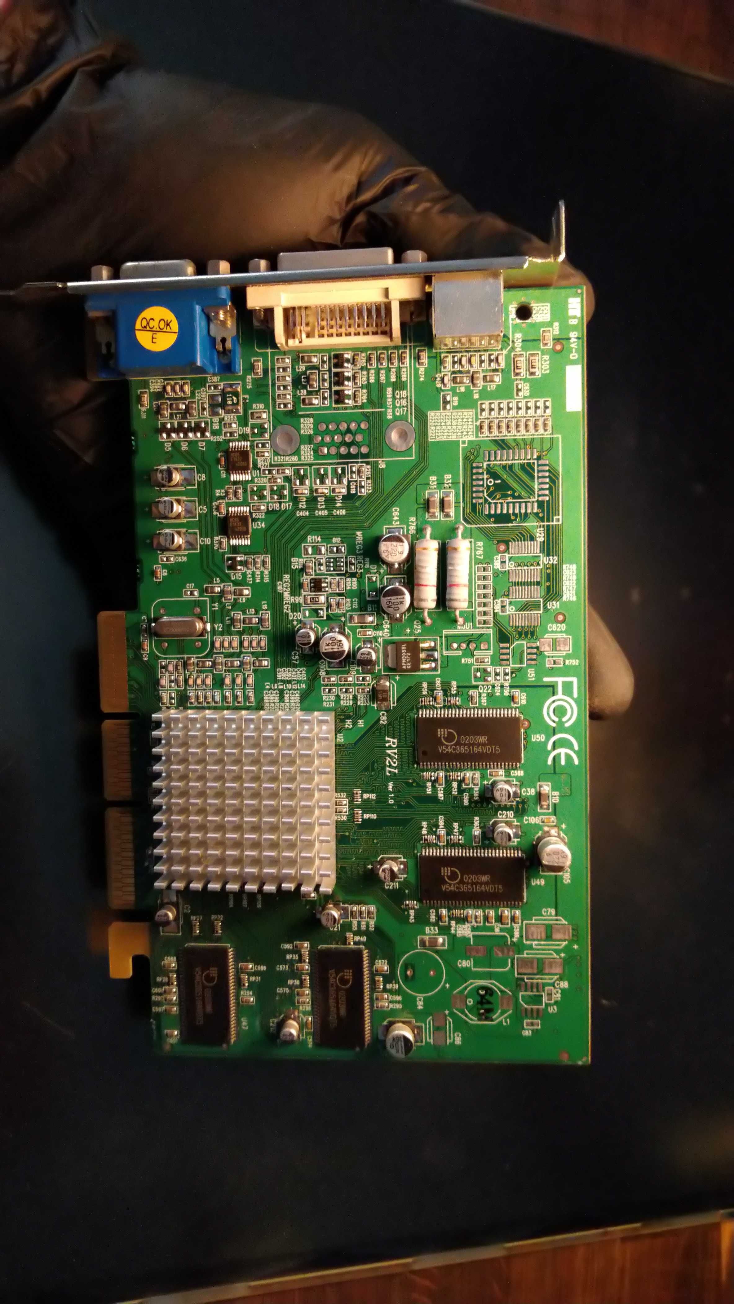 Karta graficzna AGP card ATI RV2L-B3-64M RV2L DVI VGA