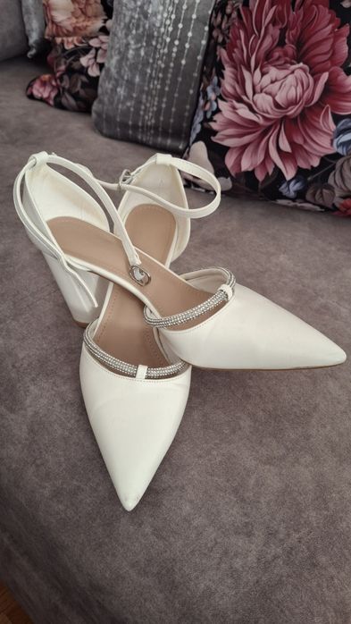 Buty ślubne białe
