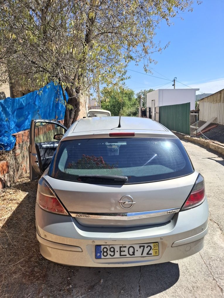 Vende se um opel astra