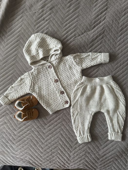 Вʼязаний бежевий костюм Caramel на хрещення хрестини 0-3 міс