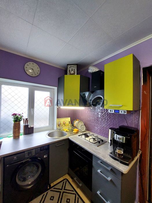 Заміський будиночок поряд із містом