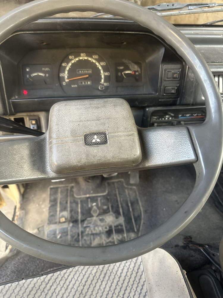 Mitsubishi L300 9 lugares