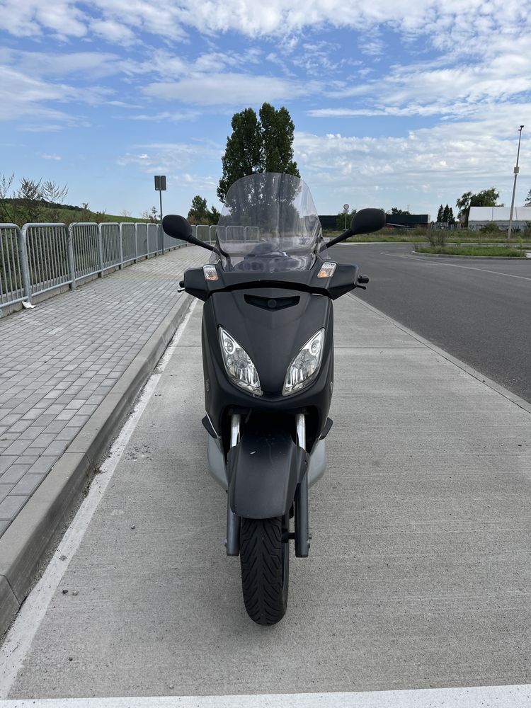 Skuter YAMAHA X-max 125  plus 2 kaski